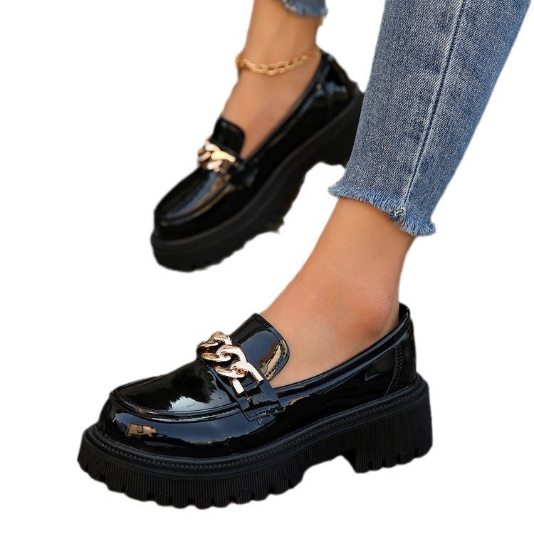 Women's slip-on platform shoe, sole detail