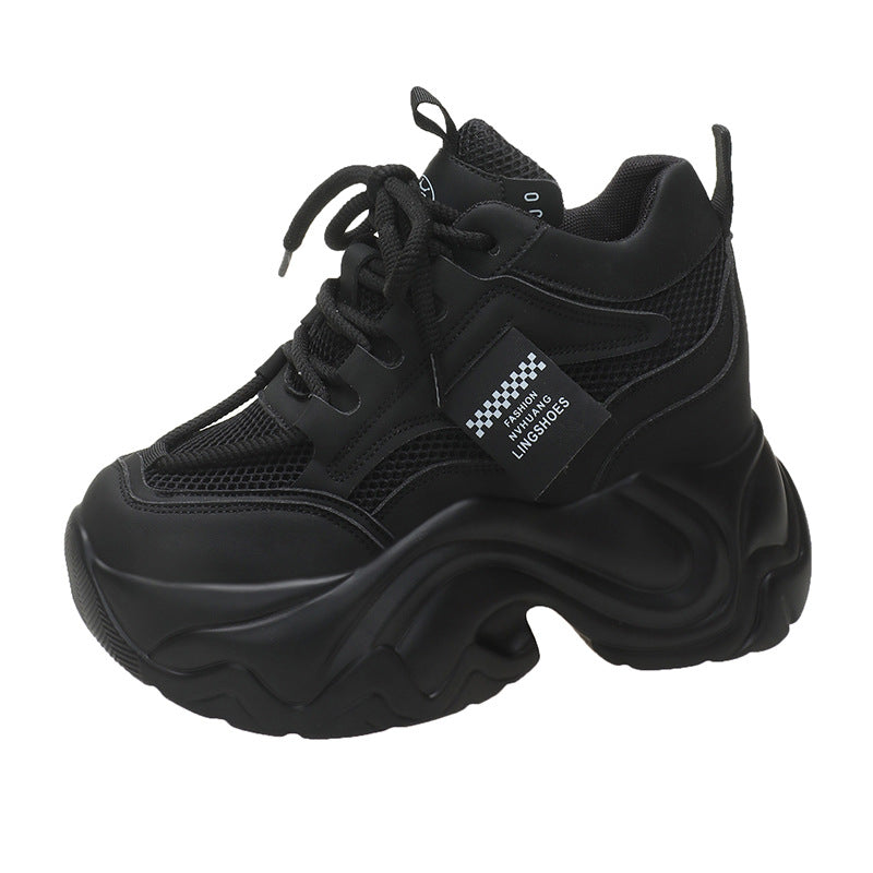Women's platform lace-up sneaker, sole detail