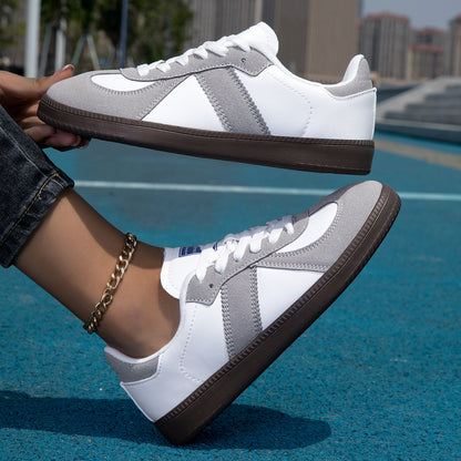 Low-top lace-up casual sneaker, white colourway