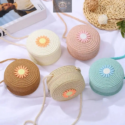 Round natural rattan straw bucket handbag with top handle and zip closure - summer accessory - ALL IN 1 WORLD