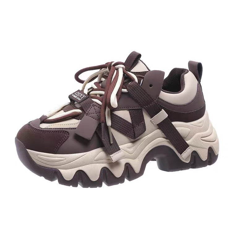 Women's chunky platform sneaker, sole detail